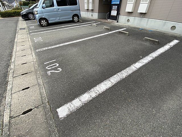 8 / 9