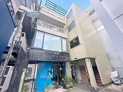 外観：落ち着いた色合いの綺麗なマンションです。 