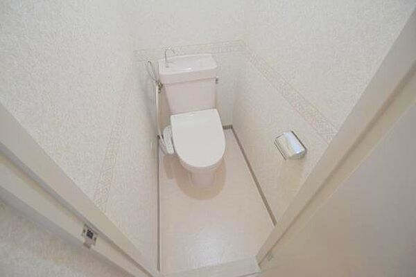 画像14:綺麗なトイレにはウォシュレット標準装備です。 