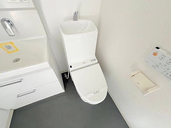 画像14:綺麗なトイレにはウォシュレット標準装備です。  