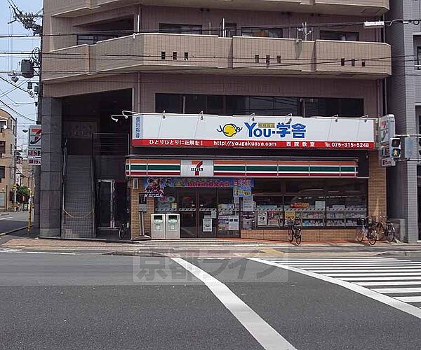 画像30:セブンイレブン京都西大路六角店まで74m 西大路三条の交差点、南の方向にいくとございます。