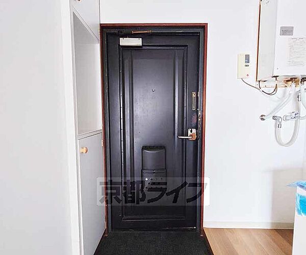 画像10:重厚感のあるドア