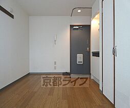京都市営烏丸線 今出川駅 徒歩14分の賃貸マンション 4階ワンルームのリビング/ダイニング