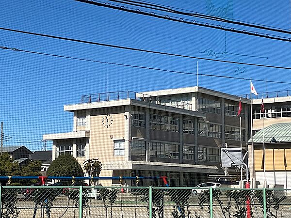 画像15:宇都宮市立昭和小学校（815m）