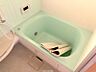 浴室：1日の疲れをゆったりと癒せる浴室。窓があり換気しやすくお掃除の際も安心快適