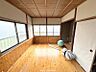 その他：2階床の間のあるお部屋。2面採光で日当たり風通し良好で快適な空間。