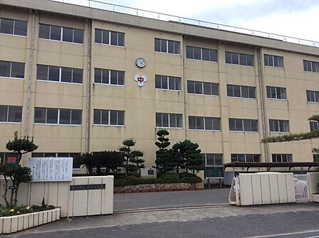 岡山市立芳田中学校(883m)