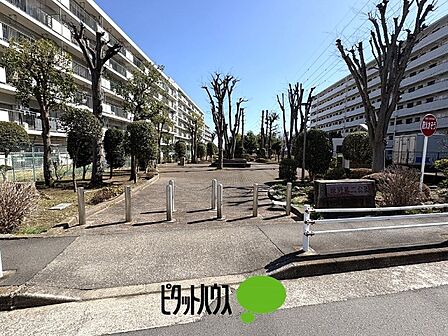 隣接公園
