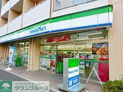ファミリーマート 南大泉二丁目店 徒歩11分。コンビニ 840m