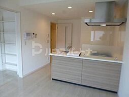 JR総武線 本八幡駅 徒歩5分の賃貸マンション 2階1LDKのリビング/ダイニング