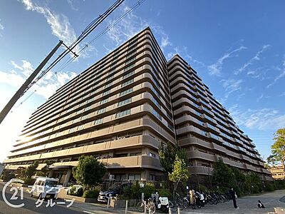 外観：SRC造、15階建てのマンションです。