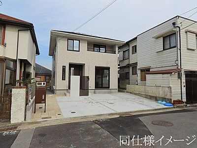 外観：＼同仕様写真／長年住んでも飽きのこないシンプルな外観です！