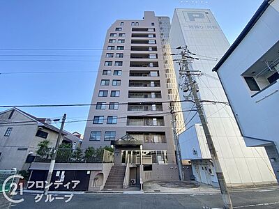 外観:スーパー、コンビニが徒歩10分圏内のマンションは、日常の買い物が便利で、生活の利便性が高い魅力的な住環境です! 外観:スーパー、コンビニが徒歩10分圏内のマンションは、日常の買い物が便利で、生活の利便性が高い魅力的な住環境です!