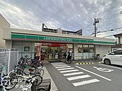 ローソンストア100住道矢田二丁目店 徒歩7分。 560m