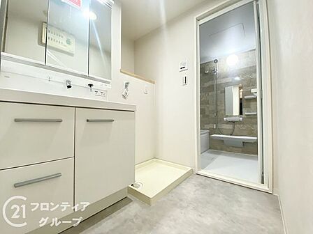 室内の洗濯機置場は、天候に左右されず、便利で快適な洗濯環境を提供し、家事の効率を高めます!