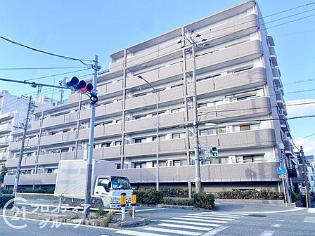 スーパー、コンビニが徒歩圏内のマンションは、日常の買い物が便利で、生活の利便性が高い魅力的な住環境です!
