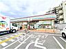 周辺：セブンイレブン堺東上野芝町2丁店 徒歩8分。 590m