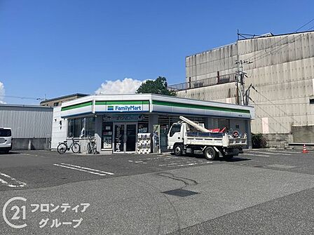 ファミリーマート堺南花田町東店 徒歩3分。 200m