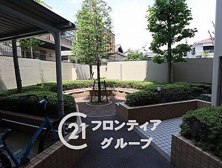 はじめてのマイホーム購入は、わからないことだらけで当然です。資金計画から物件選びまで、順を追ってスタッフが一緒に考えていきます
