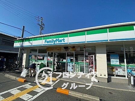 ファミリーマート堺一条通店 徒歩4分。 310m