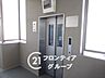 その他：隅々までしっかりと清掃が行き届いた清潔感あふれるクリーンな廊下ですね！明るくフラットな通路が日々の移動をスムーズにし快適な暮らしを支えています