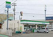 コンビニ「ファミリーマート三木志染店まで513ｍ」