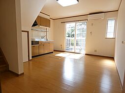 カールド・ファミリア 1階2LDKのリビング/ダイニング