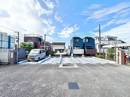 敷地内に駐車スペースがあります。日々の移動もスムーズです。