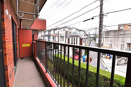 心地よい風や陽光を楽しめるバルコニー。洗濯物を干すだけでなく、アイデア次第で多彩にお楽しみいただけます。