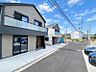 外観：爽やかな青空の下に贅沢なほどに降り注ぐ陽光、豊かな居住性とクオリティが見事に調和した住空間は住まうことの喜びを感じさせてくれます。