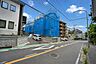 外観：幅員のある道路で、車の出入りもスムーズに行えます。