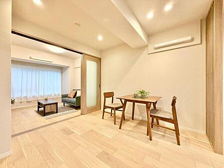 リビングとつながるお部屋は、お友達が遊びに来た時にも使えますし、ちょっと疲れた時にお昼寝できるのも嬉しいですね。