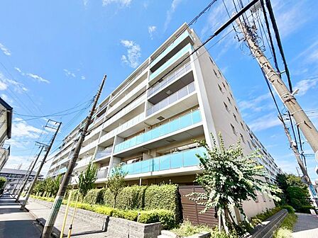 【凛】とした落ち着いたたたずまいのあなただけのお住まい。 お友達などが遊びに来た時も自慢をしたくなる邸宅を創り出す外観デザインです。