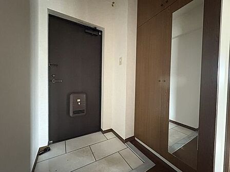 シューズボックス、全身鏡がありとても便利です♪
