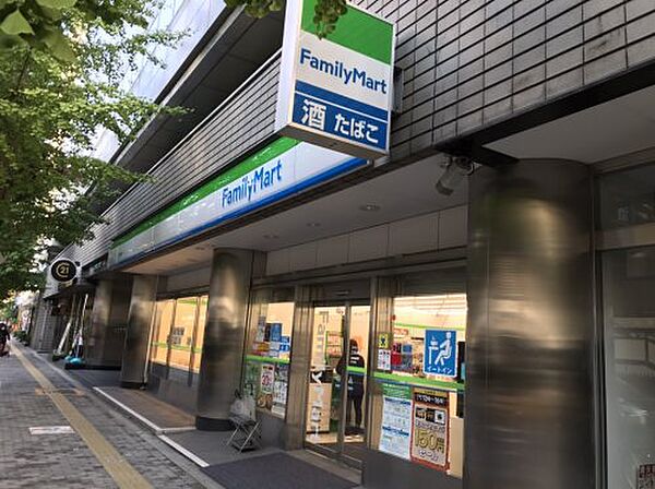 画像14:【コンビニエンスストア】ファミリーマート江坂駅北店まで508ｍ