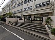 渋谷区立広尾中学校（172m）