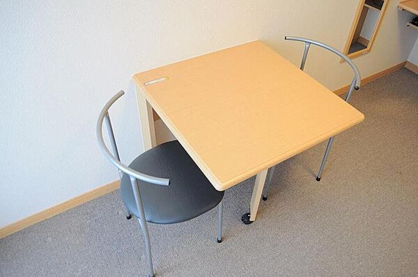 画像20:テーブル・椅子