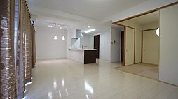 アルファステイツ城北御幸 202 号室 2階3LDKのリビング/ダイニング