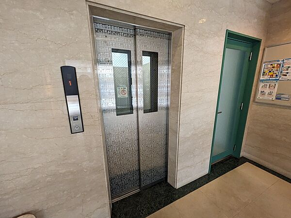 画像6:エレベーター