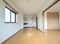 フォブール沖 206 号室 2階2DKのリビング/ダイニング