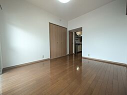 東一万ビル 302 号室