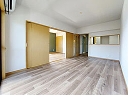 コリーヌ鷹子 301 号室