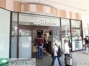 ファミリーマート中山駅南口店 280m