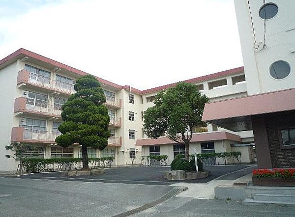 画像17:北九州市立企救中学校(910m)
