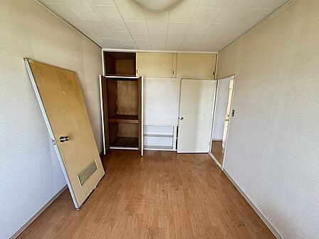 北側洋室6帖、浴室の扉が破損しており保管しています
