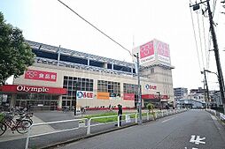 オリンピック　本羽田店 711m