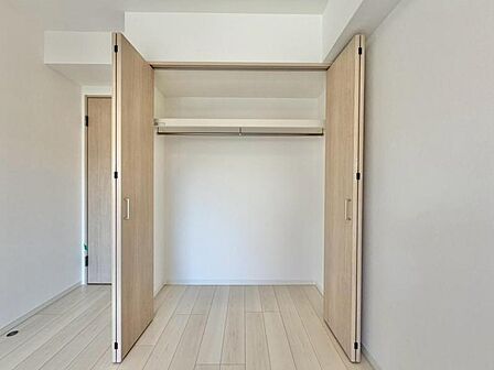 使い勝手の良い収納が豊富で、物が多くてもスッキリ片付けられます。