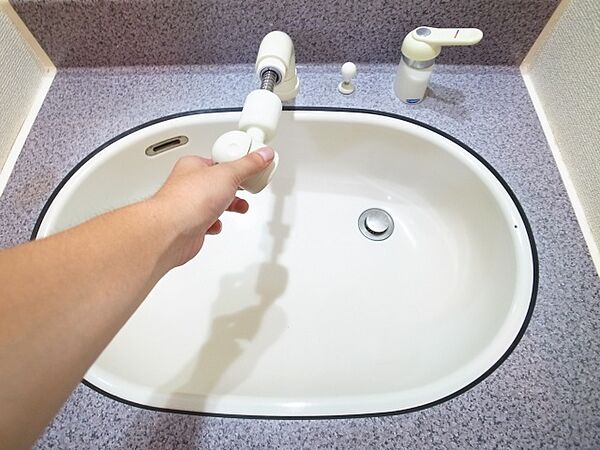 画像15:実は便利なシャワー式の洗面台なんです！