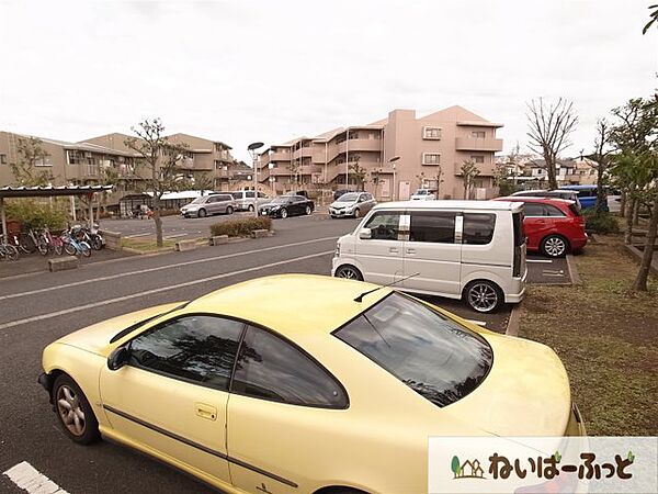 画像28:敷地内駐車場も広々。