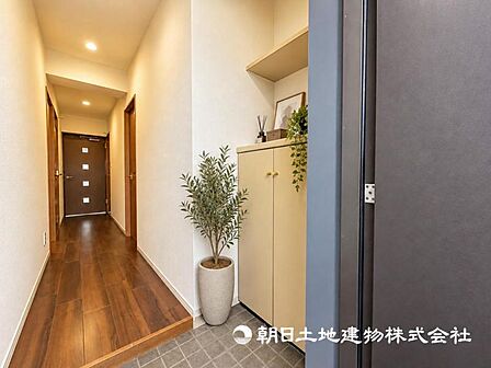 【玄関】玄関開けて真っすぐ進めば大切な家族が待っています。※家具等はイメージです